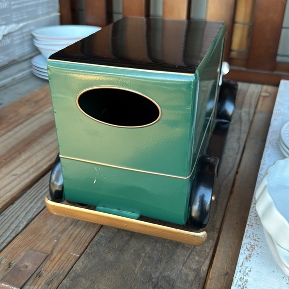 HOBBY LOBBY 2021 vintage tin car //
16”Lx8”Wx8.75”H - Picture 3 of 4